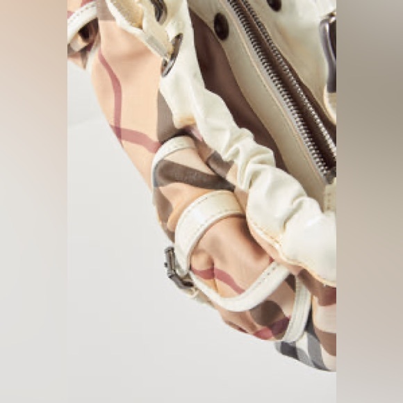 BURBERRY WHITE/ HOUSE CHECK CANVAS SHOULDER BAG - Picture 2 of 9